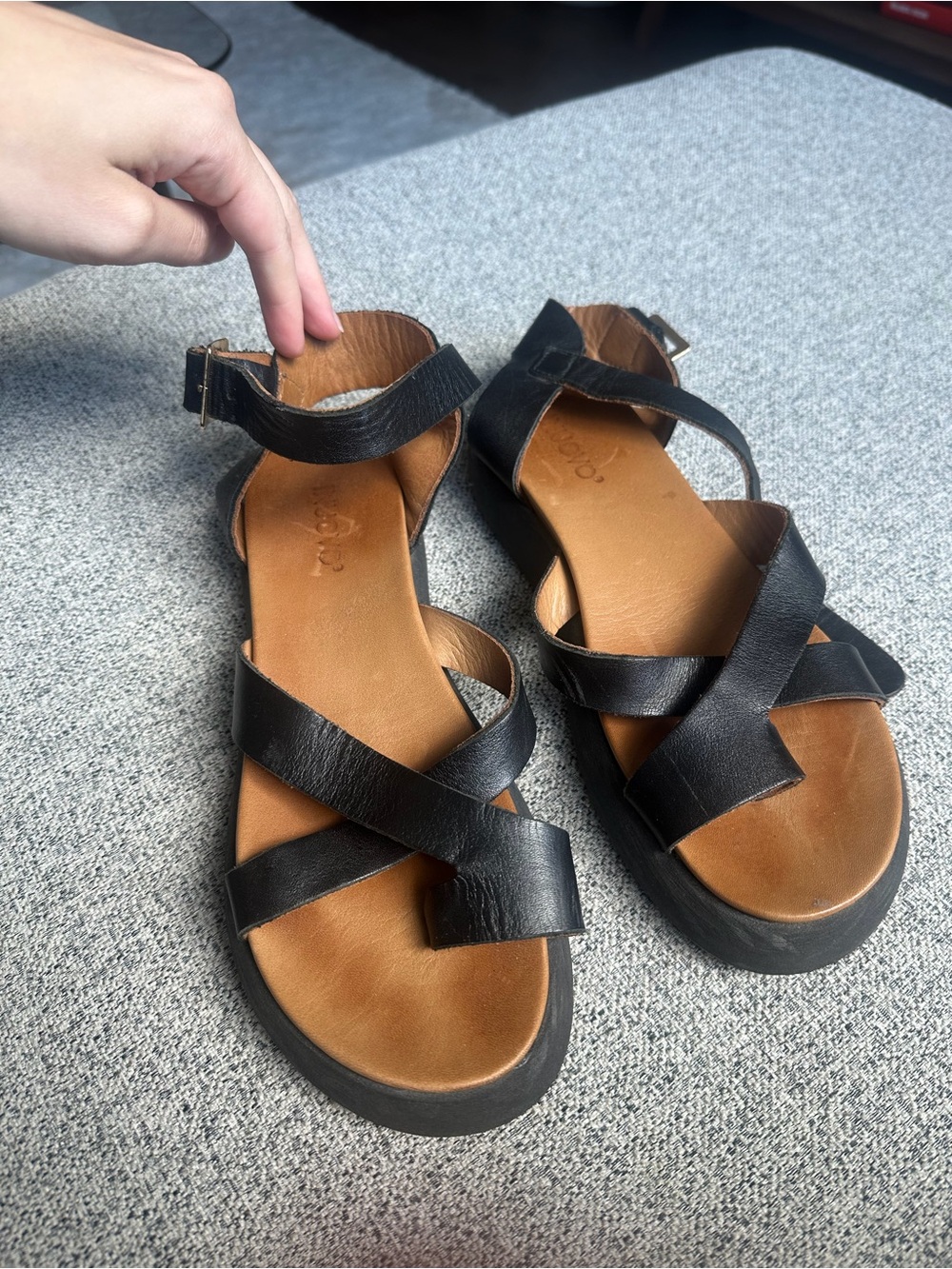 Inuovo Black Leather Platform Sandals